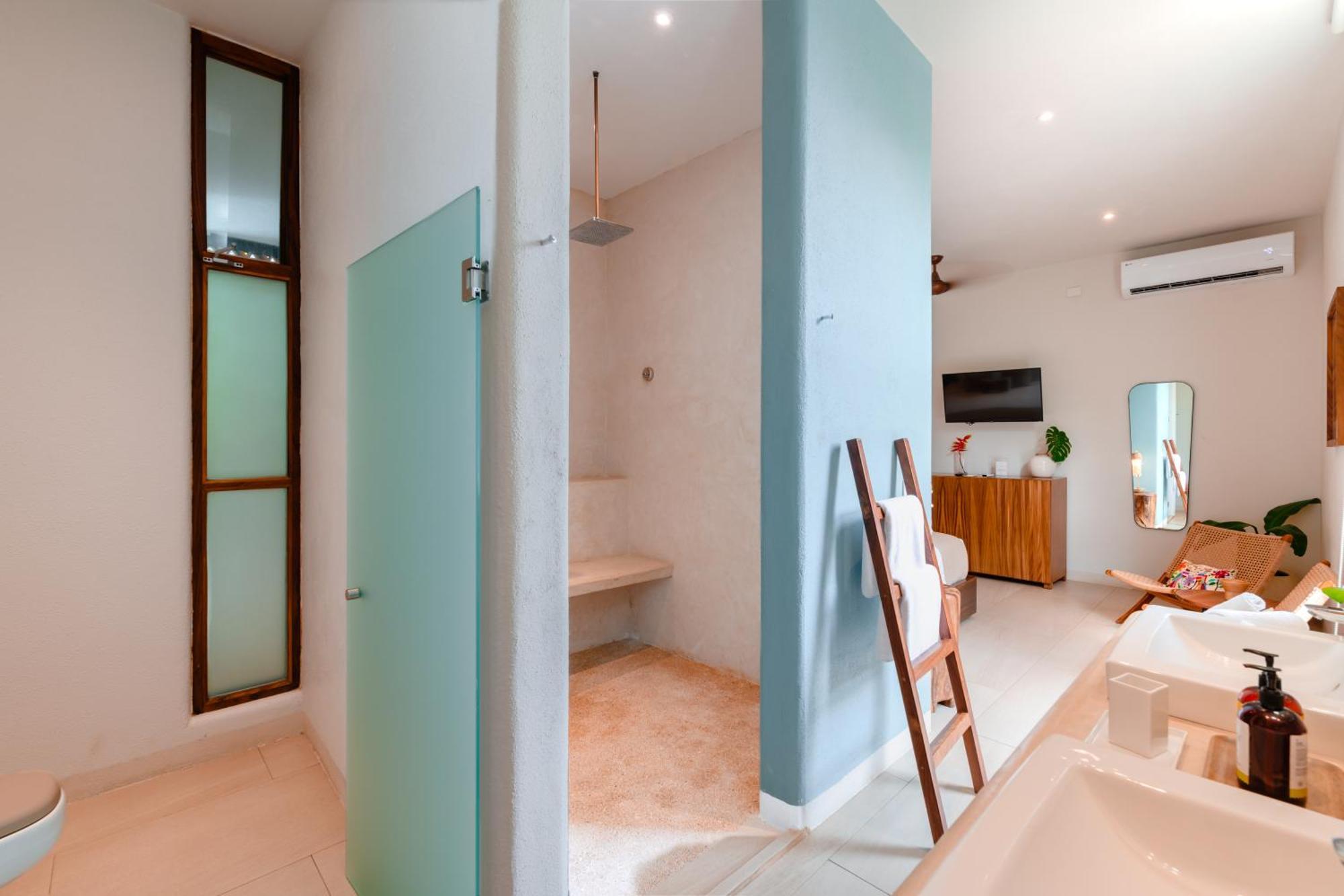 Deluxe King Suite
