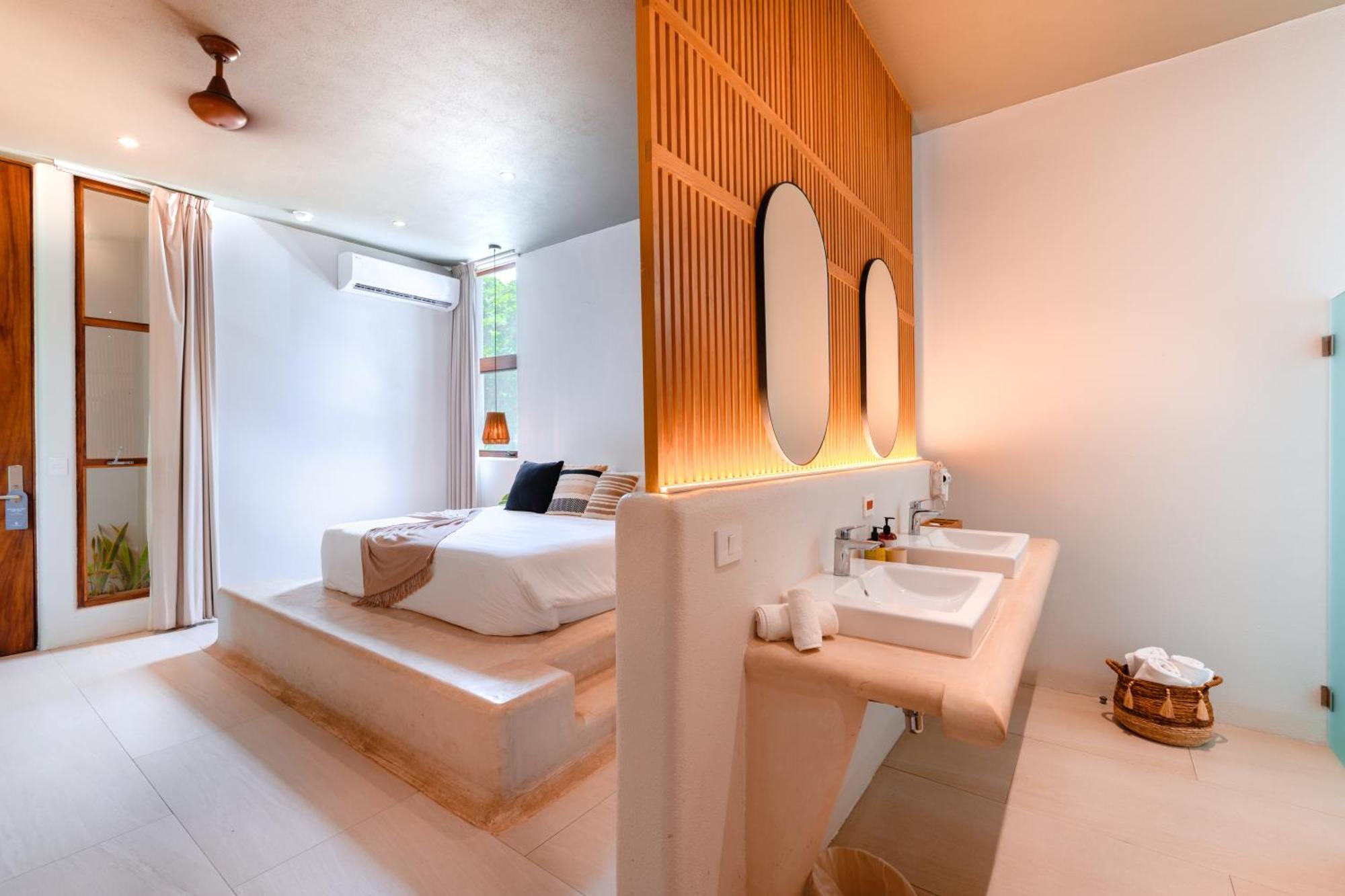 Deluxe King Suite