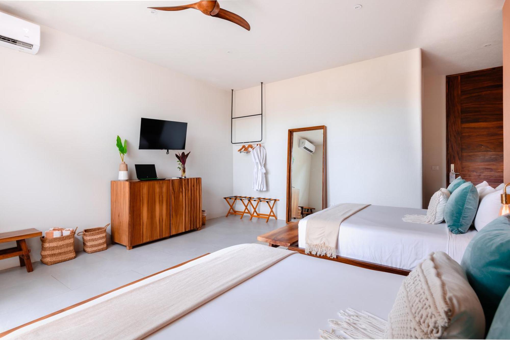 Deluxe Queen Suite