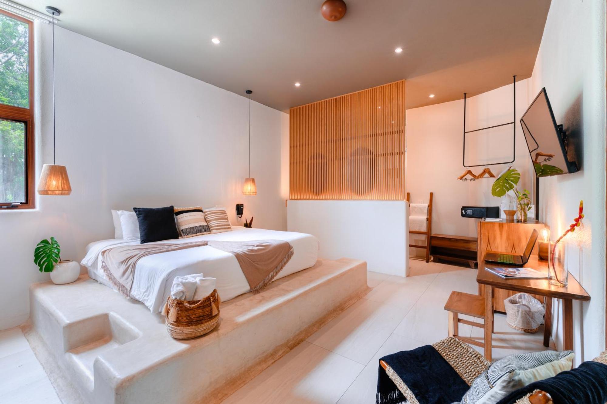 Deluxe King Suite