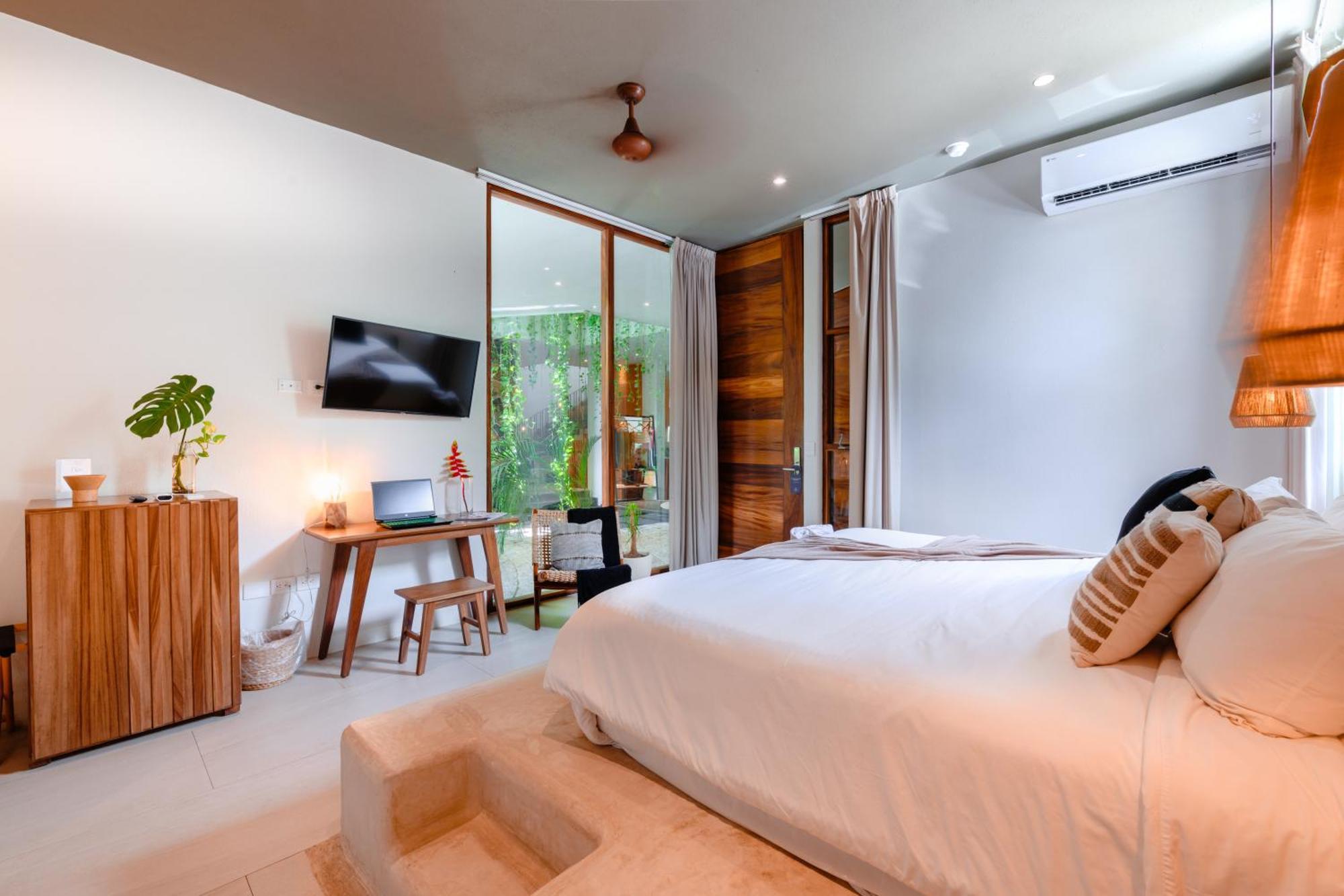Deluxe King Suite