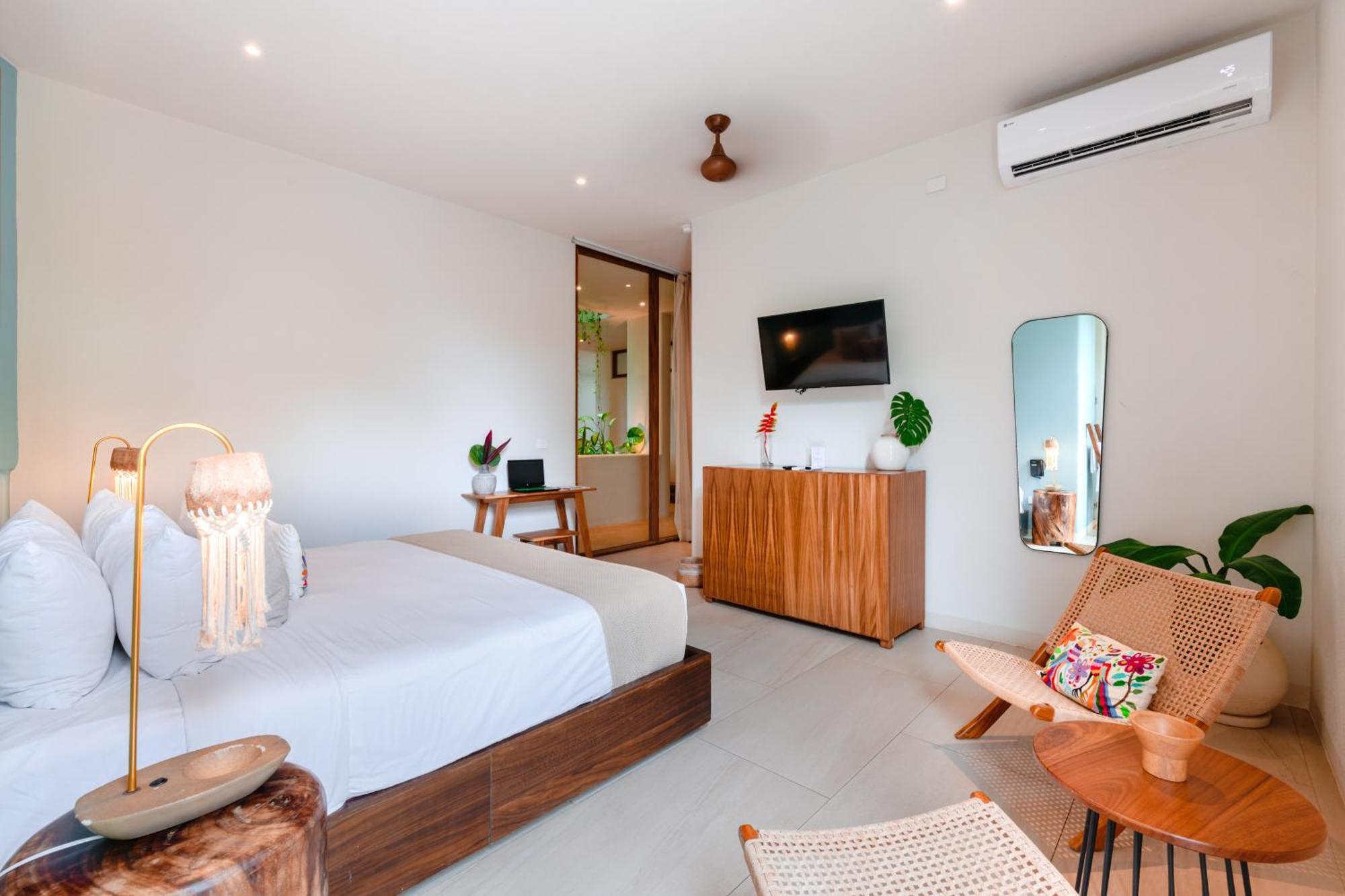 Deluxe King Suite